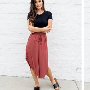 Sozy Size Small MIDI Skirt